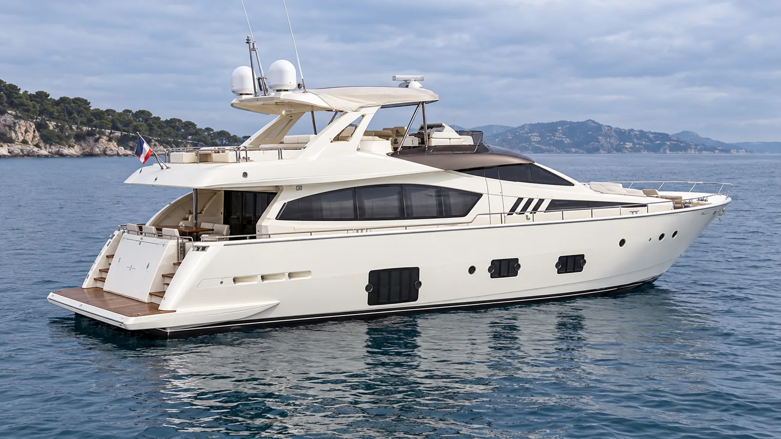 Ferretti Yachts 800 original